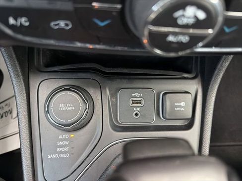Used 2020 Jeep Cherokee Latitude Lux w/ Comfort/Convenience Group AWD/4WD image 22