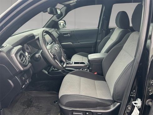 Used 2023 Toyota Tacoma TRD Sport w/ Technology Package image 10