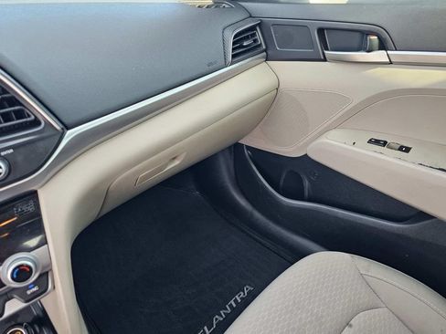 Used 2020 Hyundai Elantra SE FWD image 18
