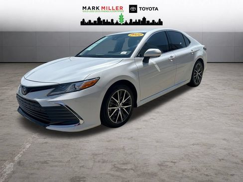 Certified 2022 Toyota Camry XLE FWD image 1