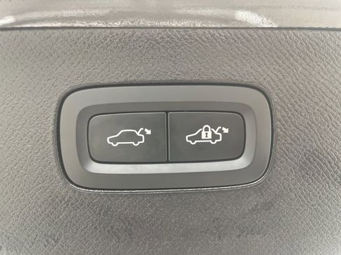 Certified 2024 Volvo XC90 B6 Ultimate w/ Protection Package Premier image 11