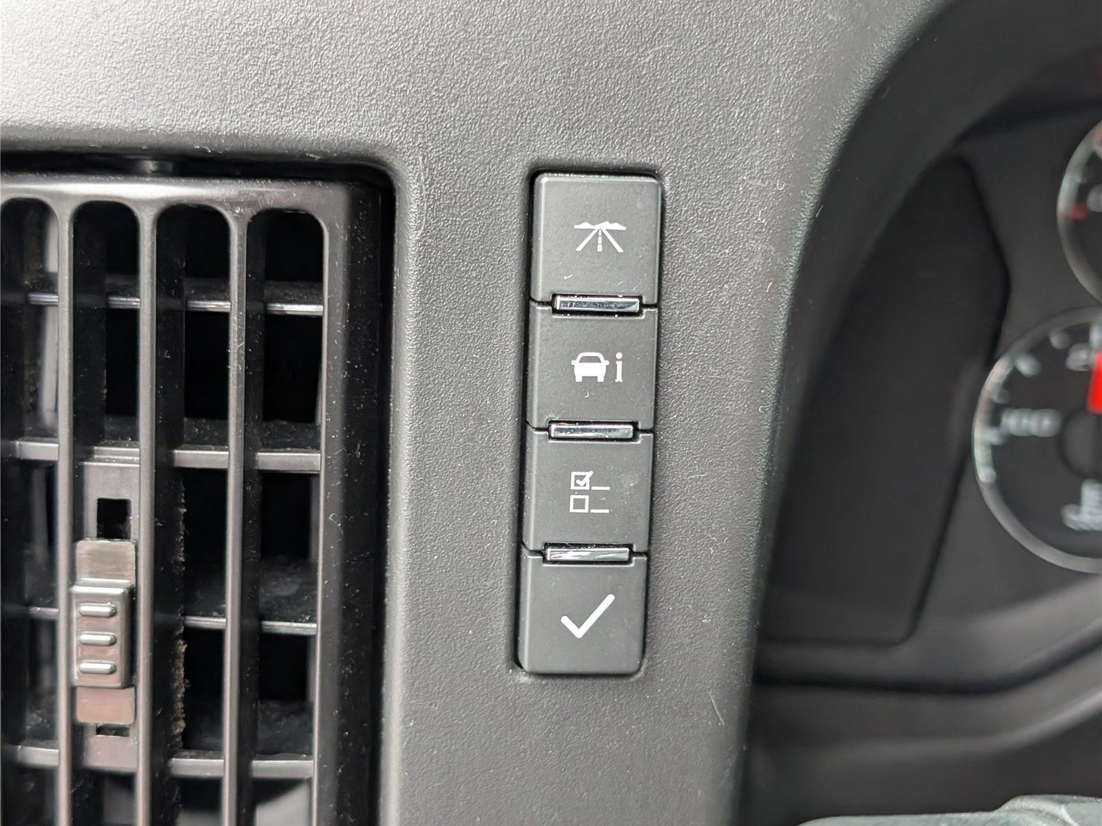 Used 2025 Chevrolet Express 3500 LT w/ LT Preferred Equipment Group RWD image 21