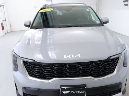 Used 2024 Kia Sorento S w/ Panoramic Sunroof Package image 2