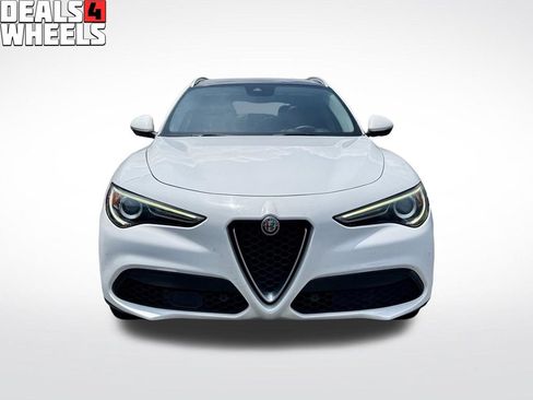 Used 2018 Alfa Romeo Stelvio AWD image 2