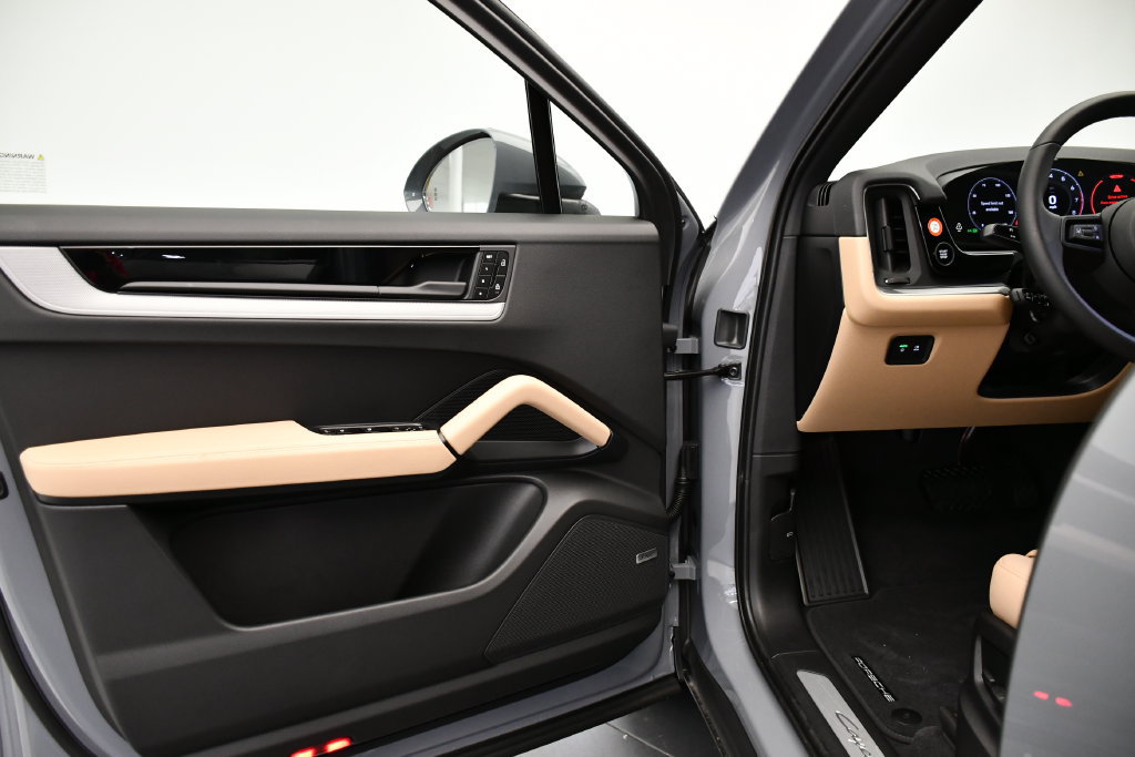 Certified 2026 Porsche Cayenne Coupe AWD/4WD image 37