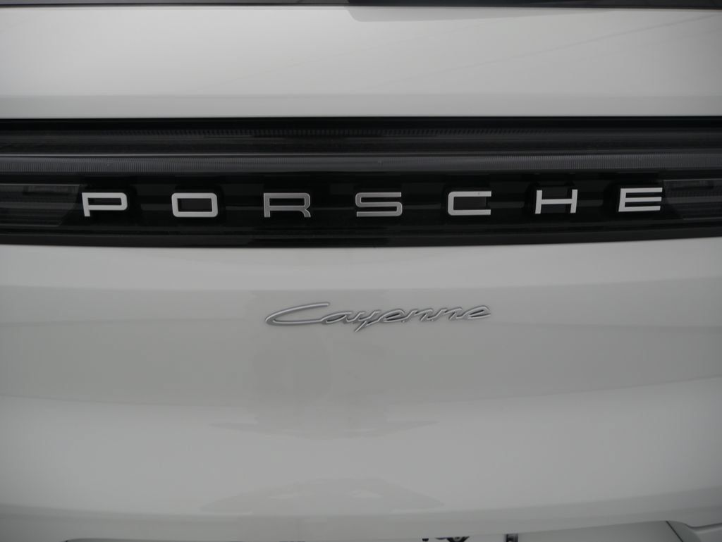 Certified 2026 Porsche Cayenne AWD/4WD image 11