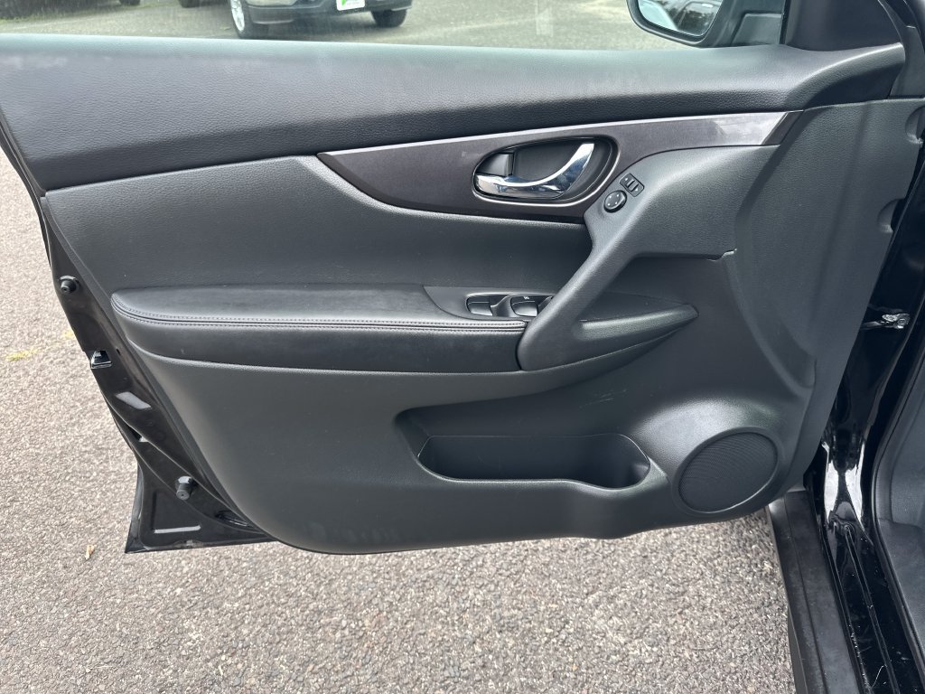 Used 2018 Nissan Rogue S AWD/4WD image 11