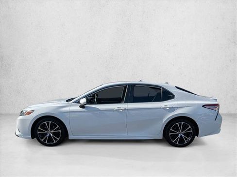 Used 2020 Toyota Camry SE image 8