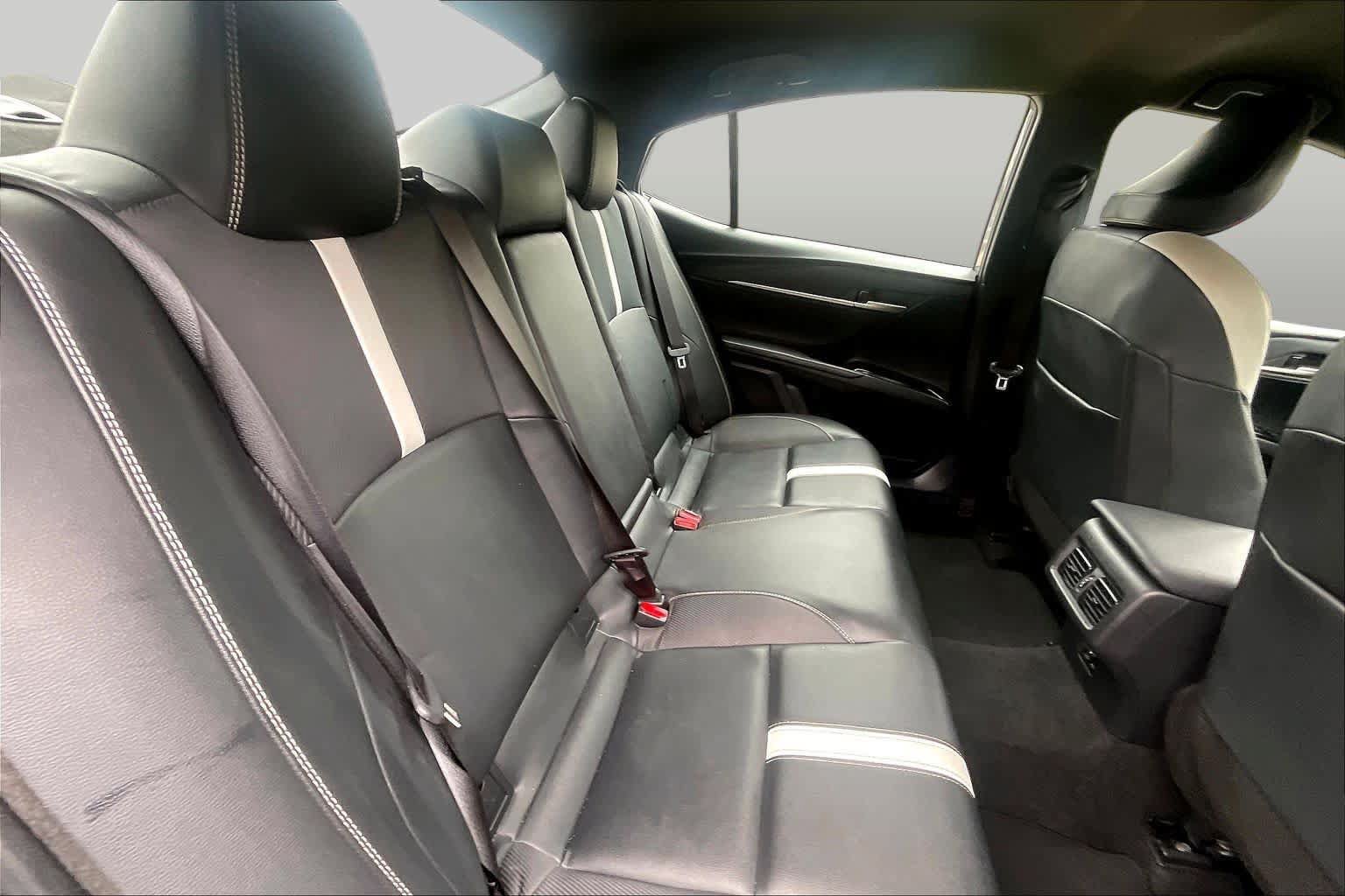 Used 2025 Toyota Camry SE w/ Convenience Package AWD/4WD image 19
