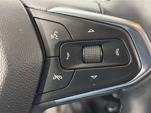 Used 2025 Chevrolet Trax LT w/ LT Convenience Package FWD image 31