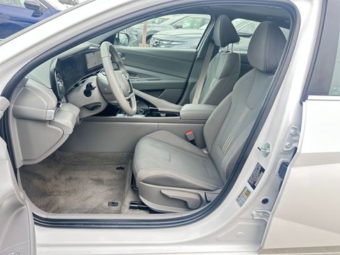 Used 2025 Hyundai Elantra SEL image 37