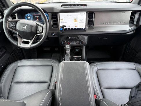 Used 2025 Ford Bronco Badlands image 13