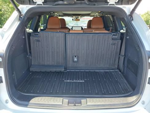 Used 2024 Toyota Highlander Platinum AWD/4WD image 44