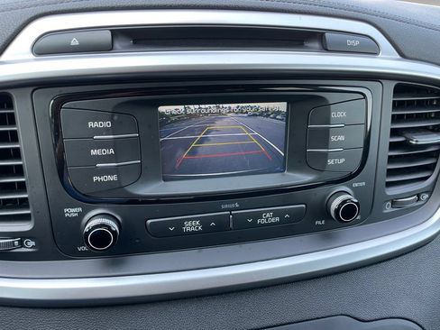 Used 2018 Kia Sorento L FWD image 17