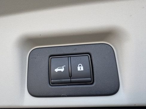 Used 2023 Nissan Ariya FWD image 42