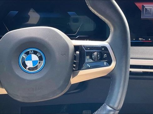 Used 2023 BMW iX xDrive50 w/ Ultimate Package 2 AWD/4WD image 18