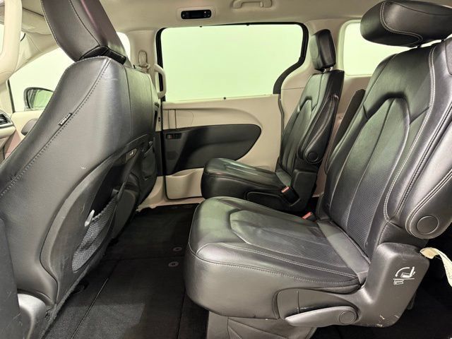 Used 2022 Chrysler Pacifica Touring-L FWD image 23