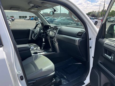 Used 2019 Toyota 4Runner SR5 AWD/4WD image 29