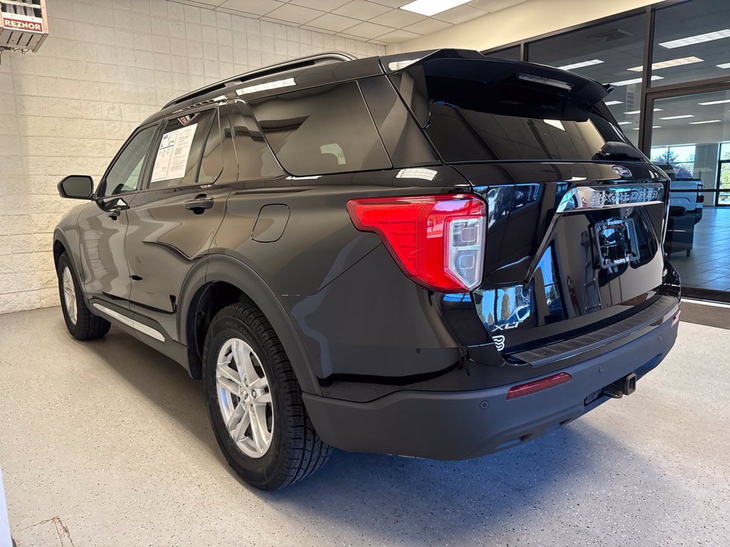 Used 2023 Ford Explorer XLT w/ Class IV Trailer Tow Package AWD/4WD image 3