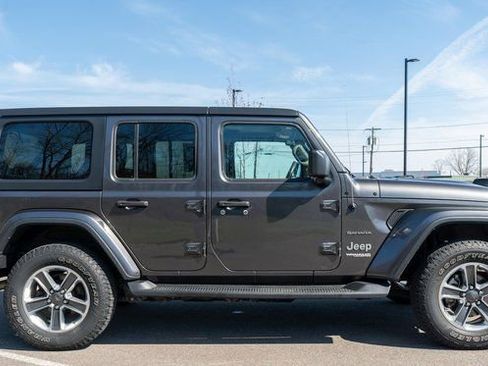 Used 2018 Jeep Wrangler Unlimited Sahara w/ LED Lighting Group AWD/4WD image 4