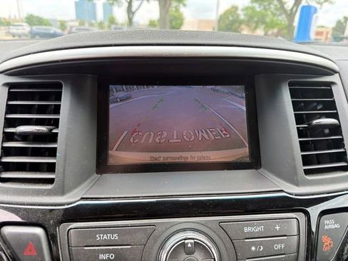 Used 2015 Nissan Pathfinder SV AWD/4WD image 13
