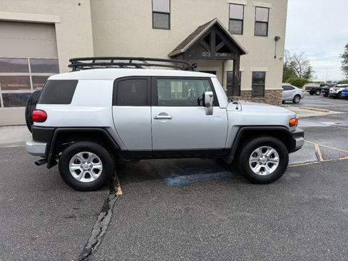 Used 2007 Toyota FJ Cruiser 4WD image 9