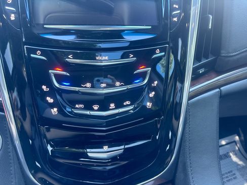 Used 2017 Cadillac Escalade Luxury AWD/4WD image 17