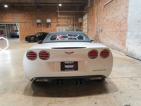 Used 2006 Chevrolet Corvette Coupe w/ Preferred Equipment Group RWD image 13