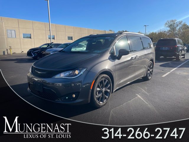 Used 2019 Chrysler Pacifica Touring-L Plus w/ Advanced Safetytec Group FWD image 1
