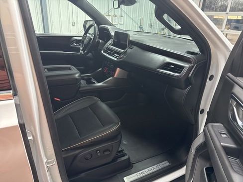 Used 2023 Chevrolet Suburban Premier image 13