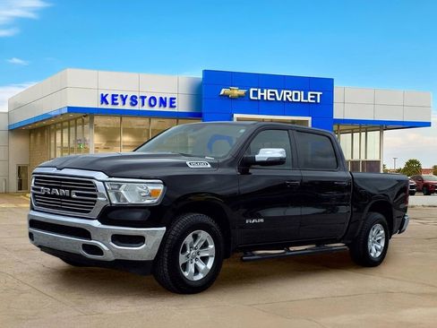 Used 2024 RAM 1500 Laramie AWD/4WD image 3