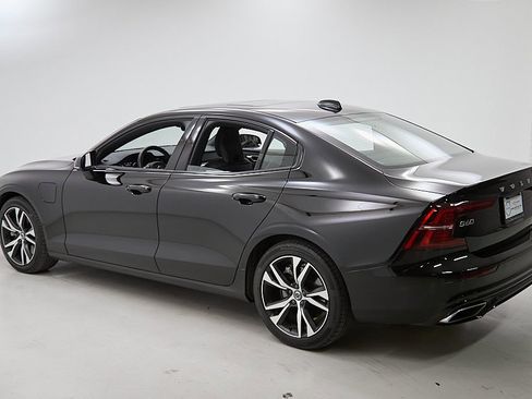 Certified 2022 Volvo S60 T8 R-Design image 7