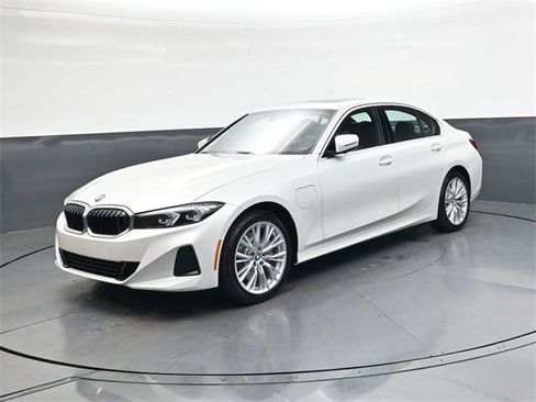 Used 2024 BMW 330e w/ Premium Package image 8