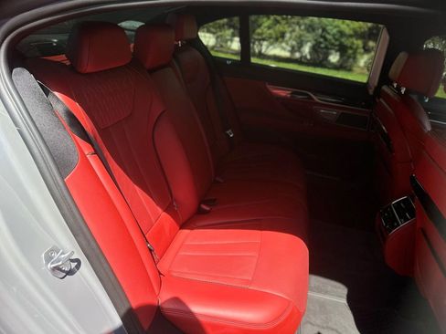Used 2019 BMW 750i xDrive w/ Executive Package AWD/4WD image 24