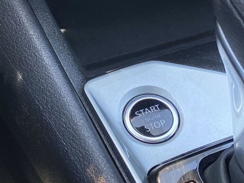 Used 2025 Nissan Altima 2.5 SV FWD image 12