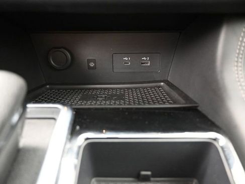 Used 2024 Nissan Pathfinder Platinum image 3