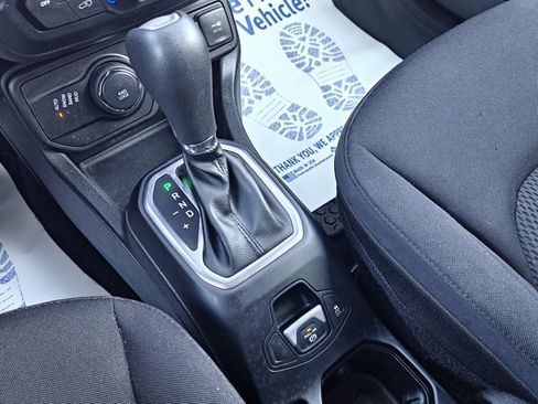 Used 2018 Jeep Renegade Altitude image 29