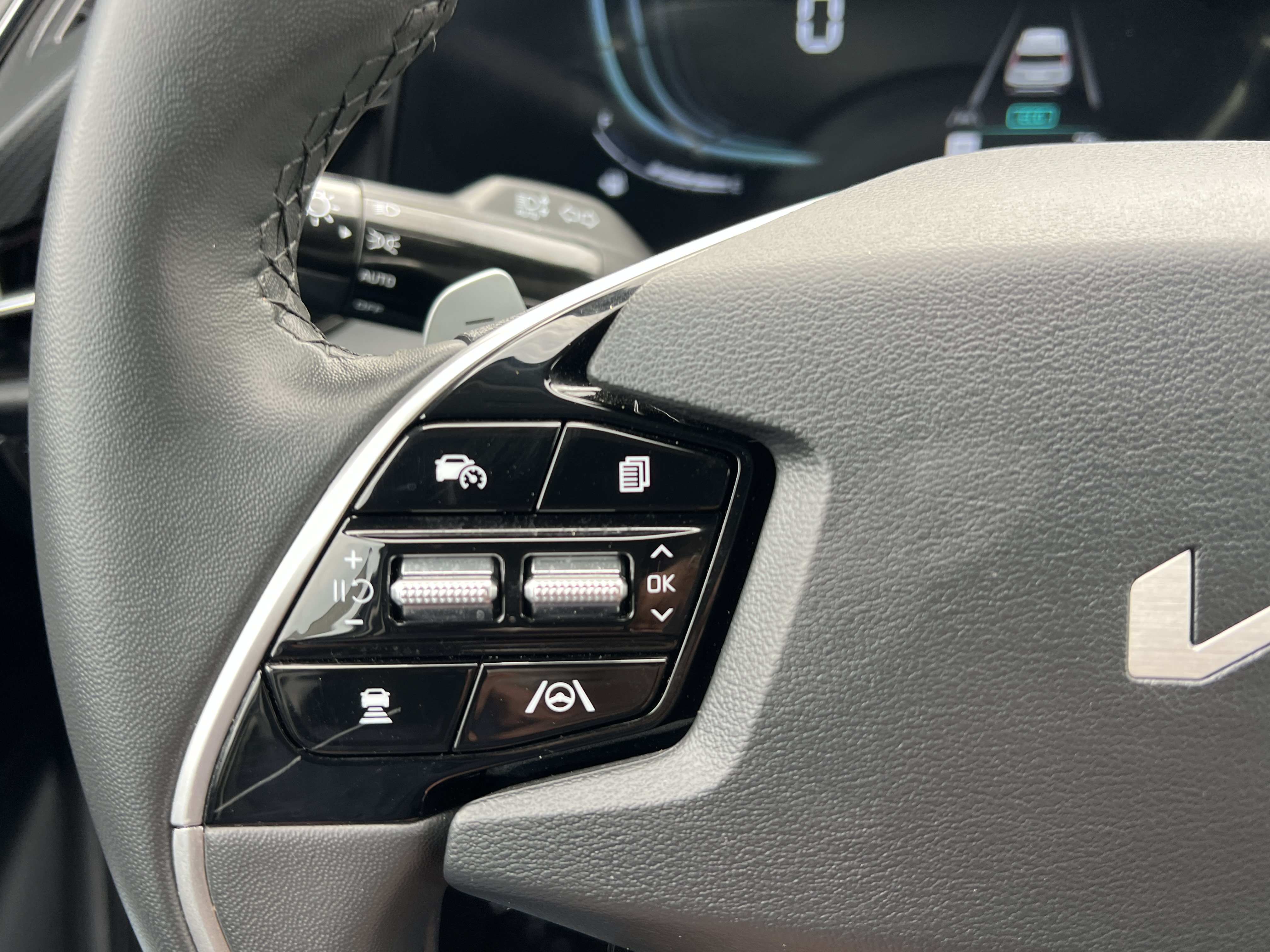 Certified 2025 Kia Niro EX FWD image 23