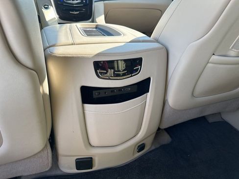 Used 2019 Cadillac Escalade Premium Luxury image 21