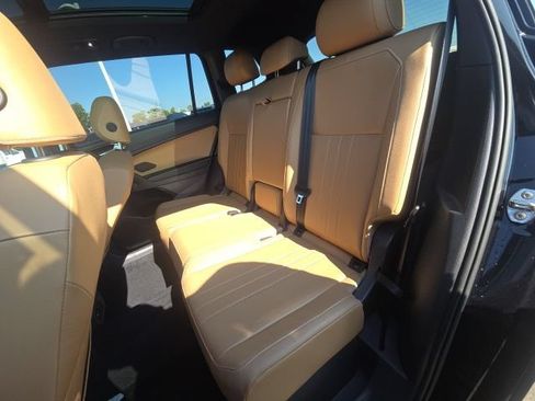 Used 2022 Volkswagen Tiguan SE AWD/4WD image 17
