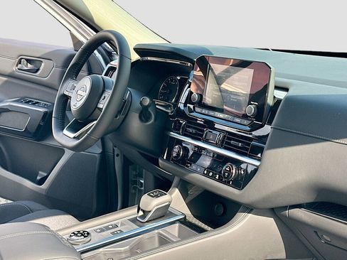 New 2025 Nissan Pathfinder SV image 5