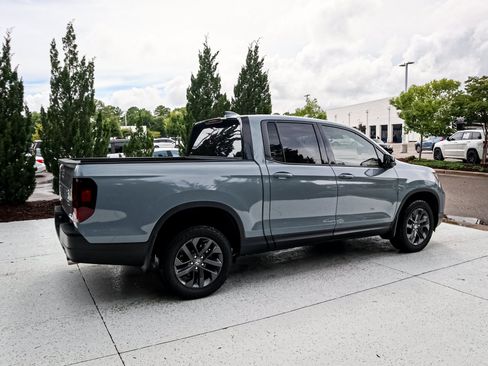Used 2025 Honda Ridgeline Sport image 11