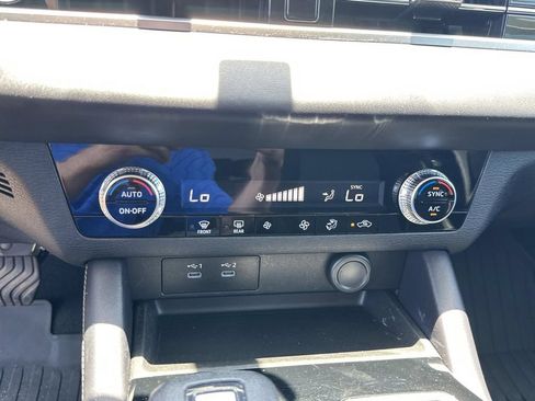 Used 2025 Mitsubishi Outlander ES FWD image 18