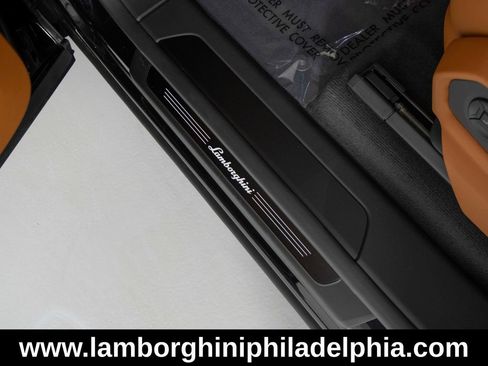 Used 2025 Lamborghini Urus S AWD/4WD image 15