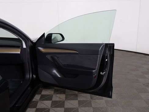 Used 2023 Tesla Model 3 Standard Range image 23