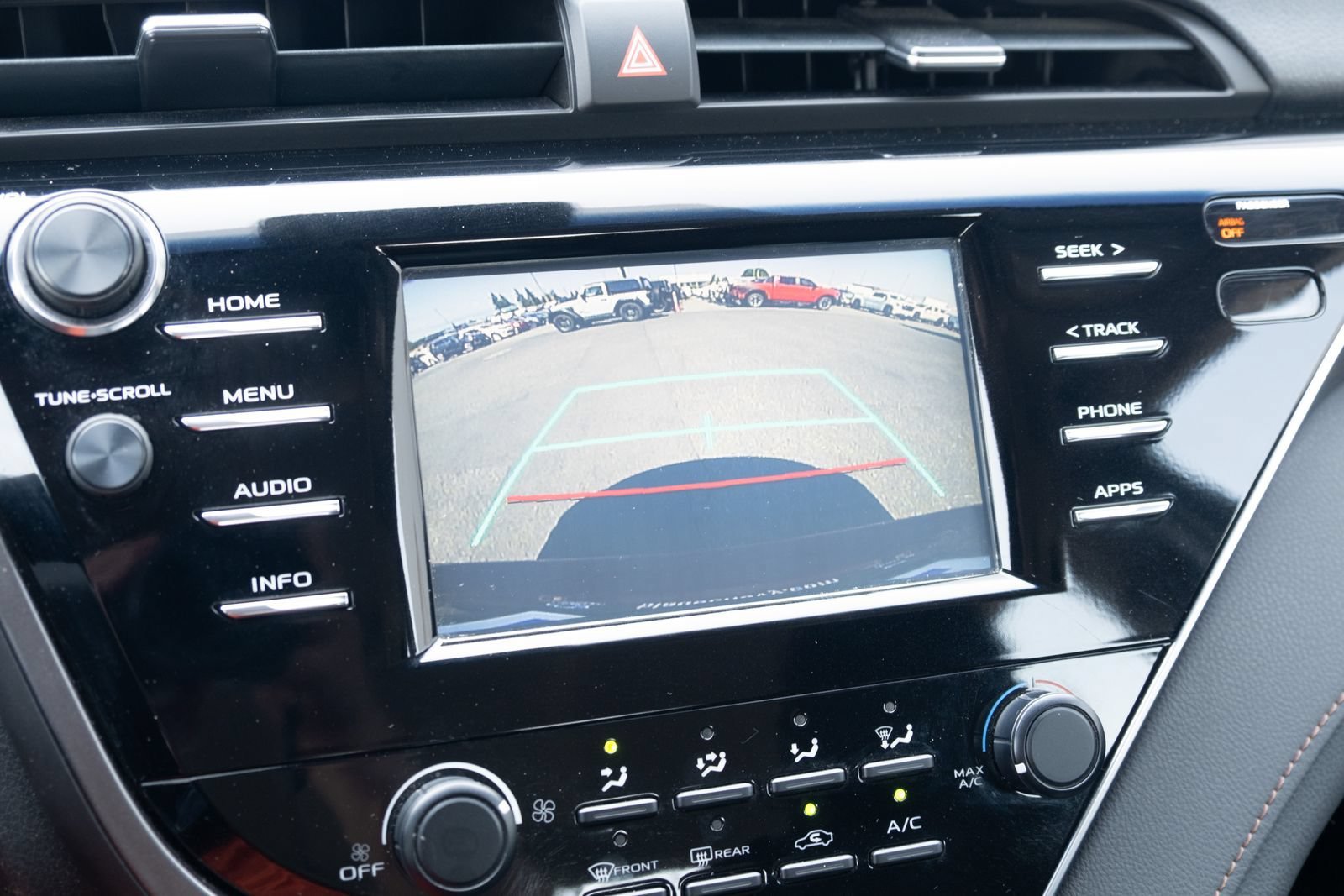 Used 2018 Toyota Camry LE FWD image 4