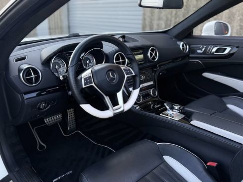 Used 2015 Mercedes-Benz SL 550 image 16