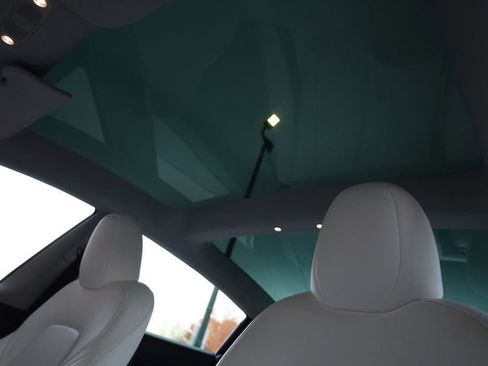 Used 2023 Tesla Model 3 Standard Range image 15