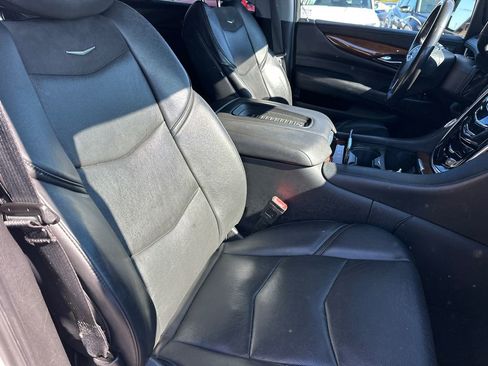 Used 2020 Cadillac Escalade ESV Premium Luxury image 13