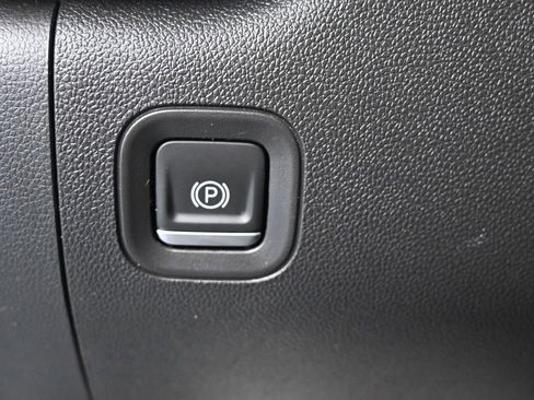 Used 2023 Chevrolet Silverado 1500 Custom image 28